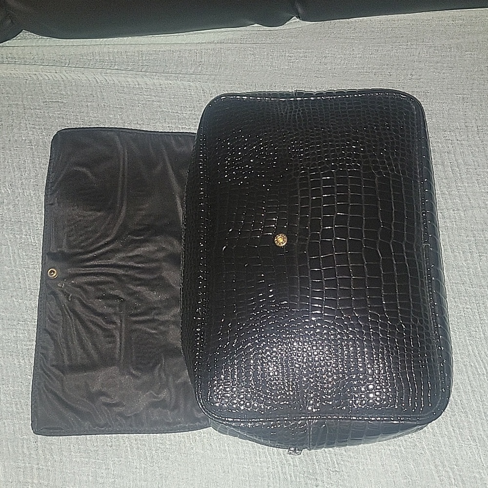 Givenchy Toiletry - Picture 6 of 16